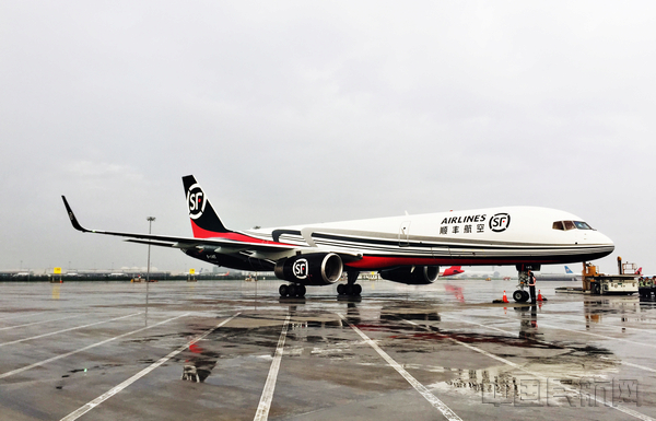 图2-顺丰航空第47架全货机飞抵深圳宝安国际机场.jpg