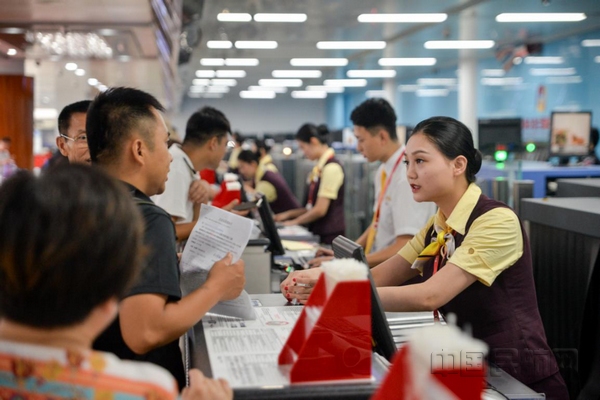 海航人坚守 安全度过强台风