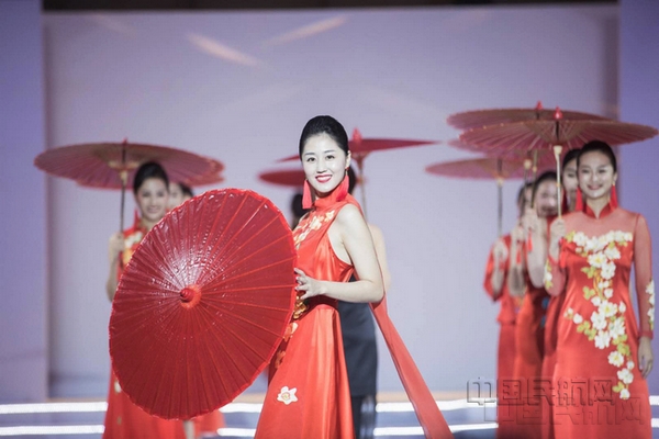 nEO_IMG_空乘们身着台秀旗袍走上T型舞台(汪洋拍摄).jpg nEO_IMG_空乘们身着台秀旗袍走上T型舞台(汪洋拍摄).jpg