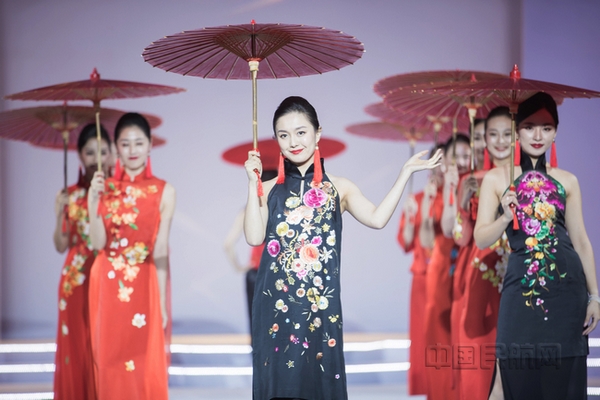 nEO_IMG_空乘们身着台秀旗袍走上T型舞台2(汪洋拍摄).jpg nEO_IMG_空乘们身着台秀旗袍走上T型舞台2(汪洋拍摄).jpg