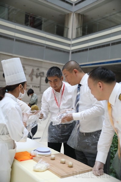 祥鹏航空中秋活动邀员工家属共贺佳节1.jpg