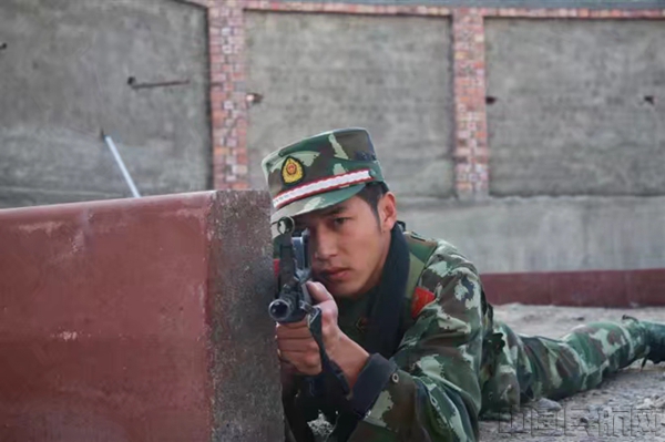 图一 何川国当兵时期_副本.jpg 图一 何川国当兵时期_副本.jpg