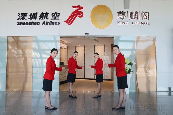 深航南宁尊鹏阁工作人员合影.jpg 深航南宁尊鹏阁工作人员合影.jpg