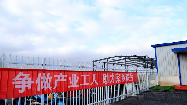 车间旁边,一个面积更大的二期厂房已现雏形。——张思维摄.jpg 车间旁边,一个面积更大的二期厂房已现雏形。——张思维摄.jpg