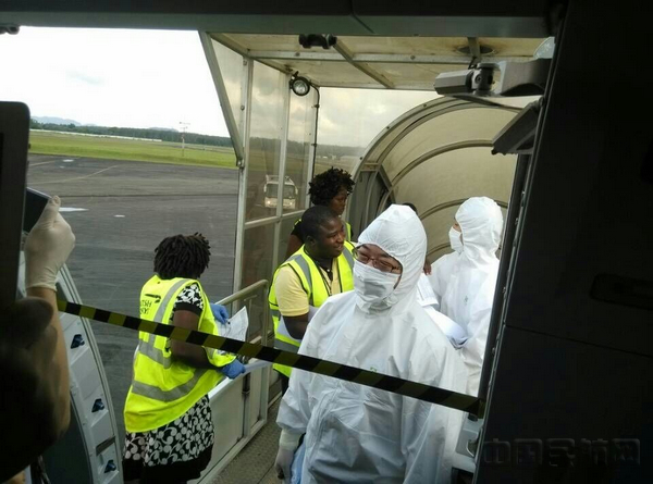 东航塞拉利昂“埃博拉”疫区救援包机任务.jpg