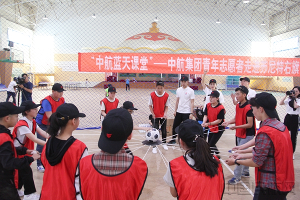 户外拓展训练 团结协作夺胜利_副本.jpg