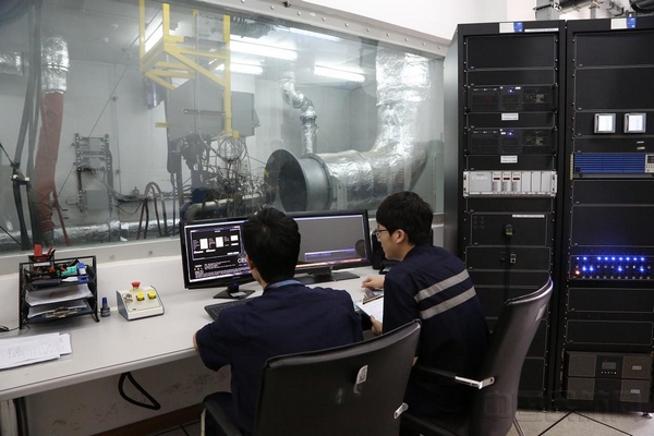 2015年完成APS2300型APU首修.jpg 2015年完成APS2300型APU首修.jpg