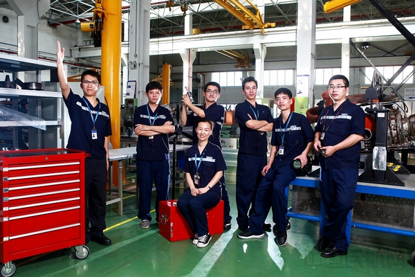 2012年APU修理团队获全国民航红旗示范班组称号.jpg 2012年APU修理团队获全国民航红旗示范班组称号.jpg