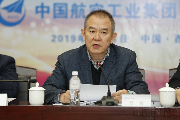 邱弢_副本.jpg