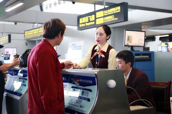 图1--春节期间乘机务必提前出门,避免误机.jpg 图1--春节期间乘机务必提前出门,避免误机.jpg