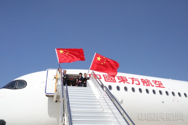 开舱门.jpg 开舱门.jpg