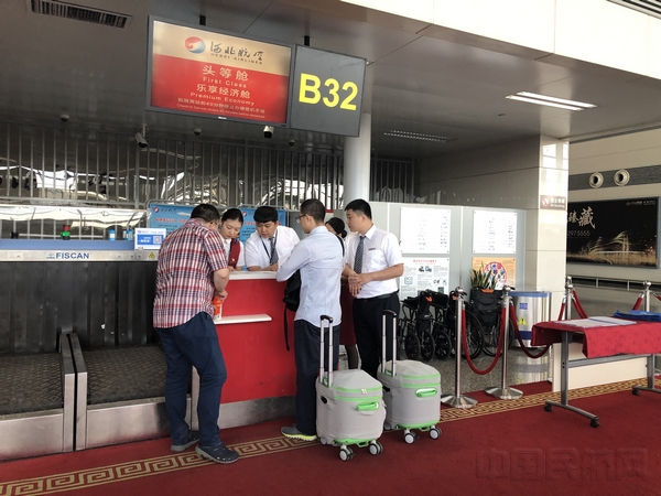 争分夺秒 河北航空顺利保障人体器官运输1.jpg 争分夺秒 河北航空顺利保障人体器官运输1.jpg