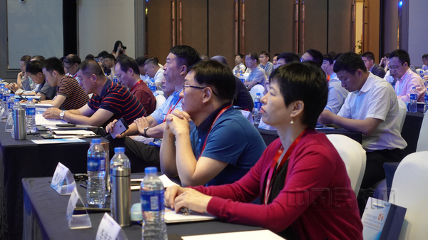 nEO_IMG_与会人员认真聆听演讲 摄影 刘九阳.jpg
