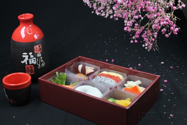 有望登上大兴机场东航日本航班的冷荤餐食.jpg 有望登上大兴机场东航日本航班的冷荤餐食.jpg