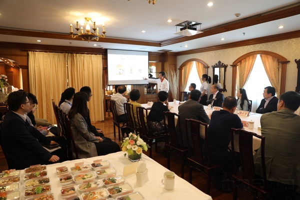 试餐会现场.jpg 试餐会现场.jpg