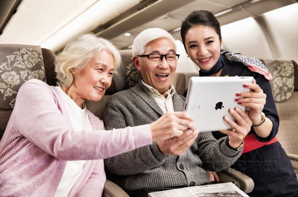 nEO_IMG_空中wifi为东航旅客提供了更好的客舱体验,也能在必要时为乘务员提供支持.jpg nEO_IMG_空中wifi为东航旅客提供了更好的客舱体验,也能在必要时为乘务员提供支持.jpg