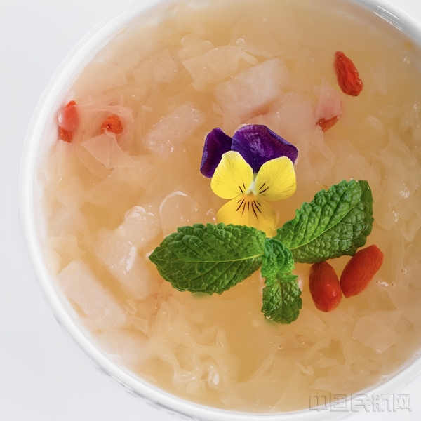 附图5:海南航空“12道Hai味”旗舰产品——海味梨汤.jpg 附图5:海南航空“12道Hai味”旗舰产品——海味梨汤.jpg