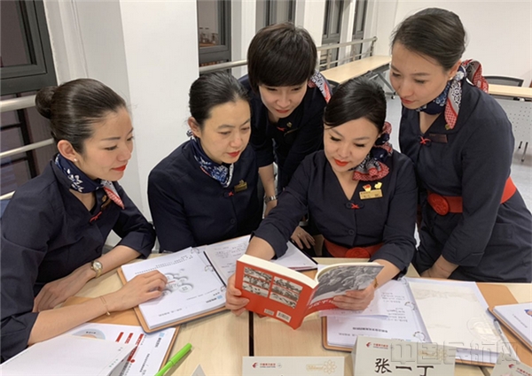 张一丁 (2).jpg 张一丁 (2).jpg