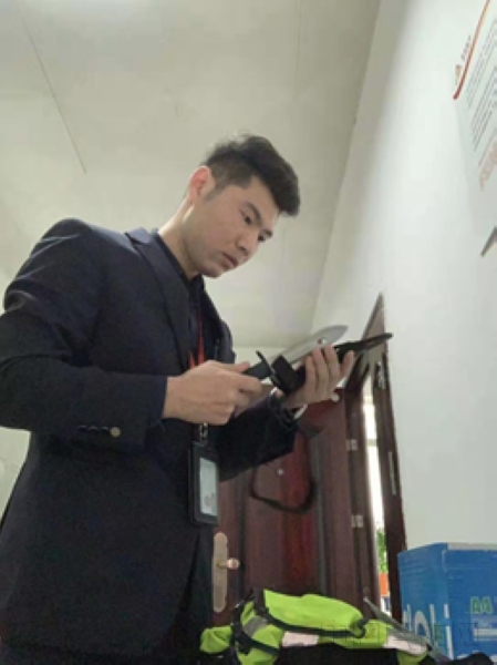 吴晓东.jpg