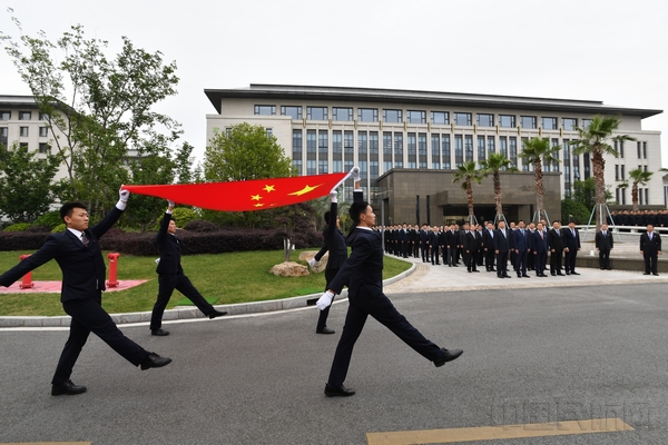 东航集团党组主题教育读书班升旗仪式-东航供图.jpg