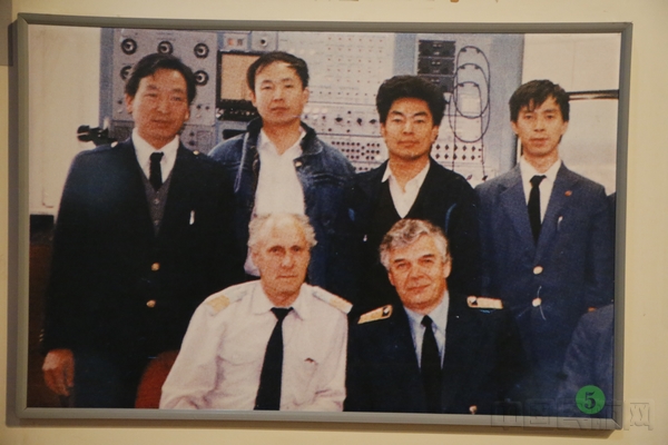 1985年10月5日，第一批25名改装人员赴苏联学习图-154驾驶维修技术，为日后新疆民航发展奠定基础。.jpg