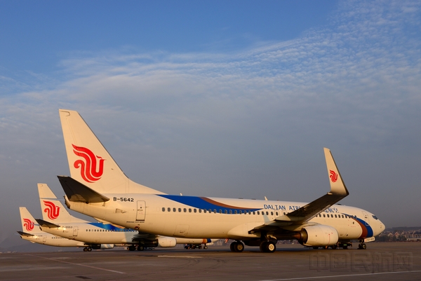 01大连航空波音737-800飞机.jpg 01大连航空波音737-800飞机.jpg