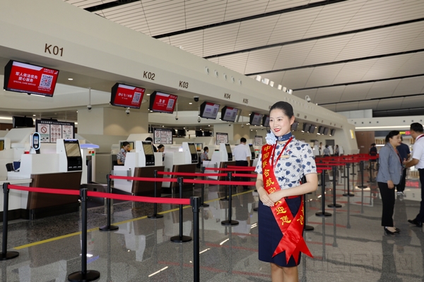 东航大兴机场值机区2.jpg 东航大兴机场值机区2.jpg