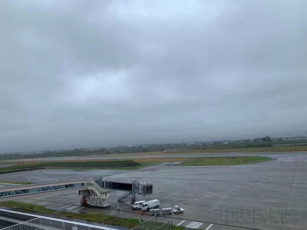 台风来临前夕，富山机场已经关闭.jpg