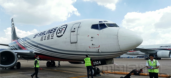 图3-顺丰航空全货机在越南胡志明新山一国际机场的操作现场~.jpg