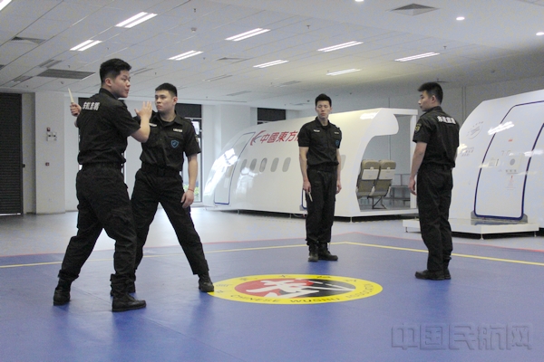 东航空保安全员开展训练-东航供图.jpg 东航空保安全员开展训练-东航供图.jpg