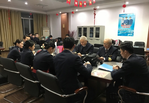 机组航前准备.jpg 机组航前准备.jpg