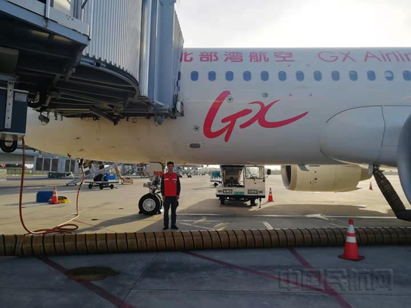 图:北部湾航空飞机使用机场桥载电气源16.jpg 图:北部湾航空飞机使用机场桥载电气源16.jpg