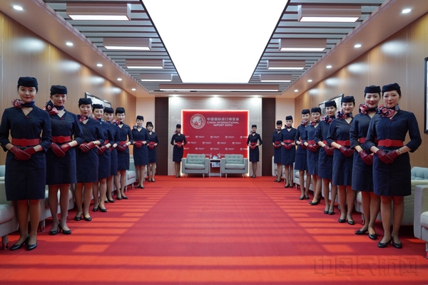 东航抽调客舱业务骨干组建进博志愿者团队-吴骁周摄.jpg 东航抽调客舱业务骨干组建进博志愿者团队-吴骁周摄.jpg