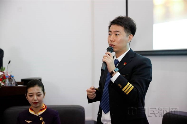 图三 飞行员陈浩2.jpg 图三 飞行员陈浩2.jpg