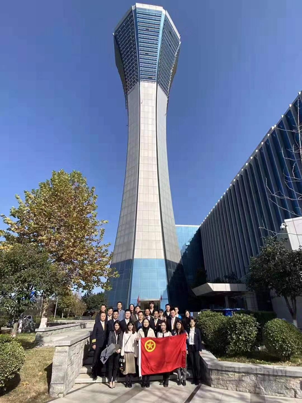 附图3:与会人员在长安塔前合影3.jpg 附图3:与会人员在长安塔前合影3.jpg