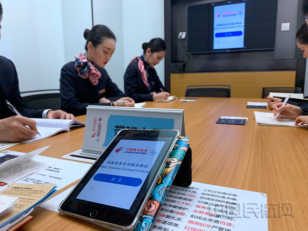 新的电子合格证已经上线-通讯员 姚晓鸣摄06.jpg 新的电子合格证已经上线-通讯员 姚晓鸣摄06.jpg