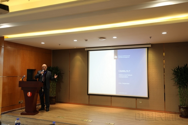 4荷兰民航局D.A.(sep)Sepanian先生讲话.jpg 4荷兰民航局D.A.(sep)Sepanian先生讲话.jpg