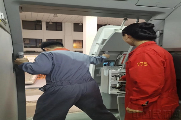 图五:舱门实操训练.jpg 图五:舱门实操训练.jpg