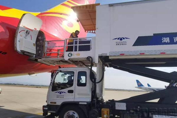 附图1：海南航空长沙基地航食车运行.jpg