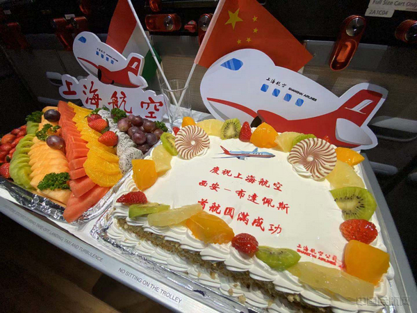 nEO_IMG_为首航精心准备的开航蛋糕.jpg nEO_IMG_为首航精心准备的开航蛋糕.jpg