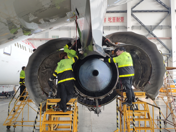 nEO_IMG_东航技术浦东维修基地首次完成B-787飞机换发工作(2).jpg nEO_IMG_东航技术浦东维修基地首次完成B-787飞机换发工作(2).jpg