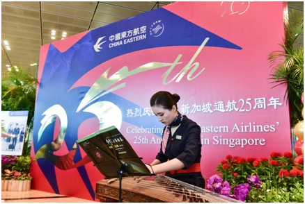 东航员工在活动现场展示才艺-东航供图.jpg 东航员工在活动现场展示才艺-东航供图.jpg