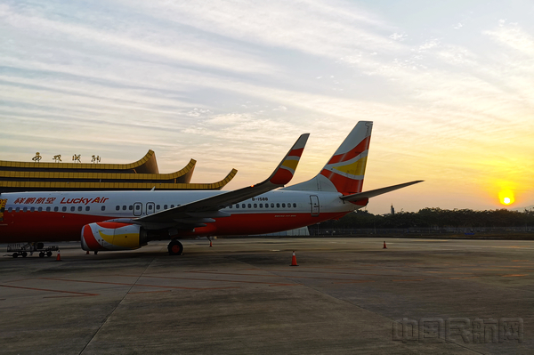 737-800机型在西双版纳机场.jpg 737-800机型在西双版纳机场.jpg