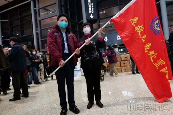 上海市“上海发布”微信号刊发的上海市医疗队从虹桥机场出发图片.jpg 上海市“上海发布”微信号刊发的上海市医疗队从虹桥机场出发图片.jpg