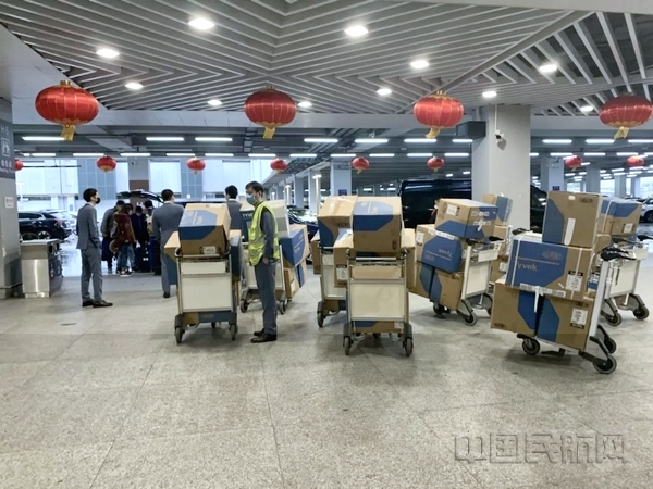 nEO_IMG_吉祥航空首批从泰国运回正从上海发往武汉的防护服-吉祥供图.jpg nEO_IMG_吉祥航空首批从泰国运回正从上海发往武汉的防护服-吉祥供图.jpg