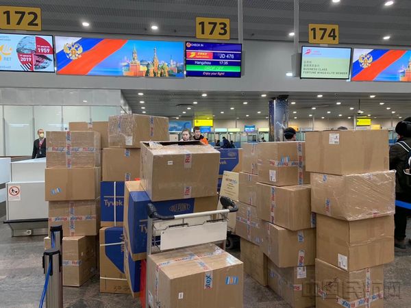 风雪无阻 首都航空开通绿色通道 首批俄罗斯华商捐赠41万件医疗物资抵杭-摄影 饶婷1.jpg 风雪无阻 首都航空开通绿色通道 首批俄罗斯华商捐赠41万件医疗物资抵杭-摄影 饶婷1.jpg