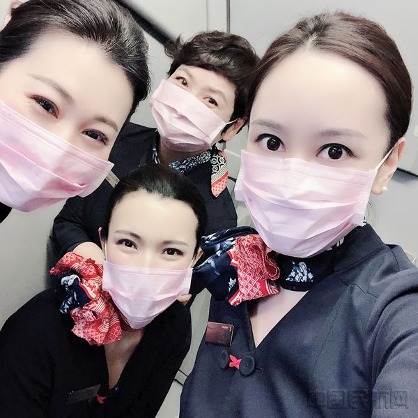 胡玲君(短发)与组员.jpg 胡玲君(短发)与组员.jpg