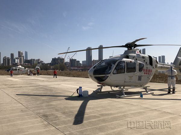 东部通航直升机平稳降落在武汉市硚口区汉江湾无人机基地 (2)_副本.jpg 东部通航直升机平稳降落在武汉市硚口区汉江湾无人机基地 (2)_副本.jpg