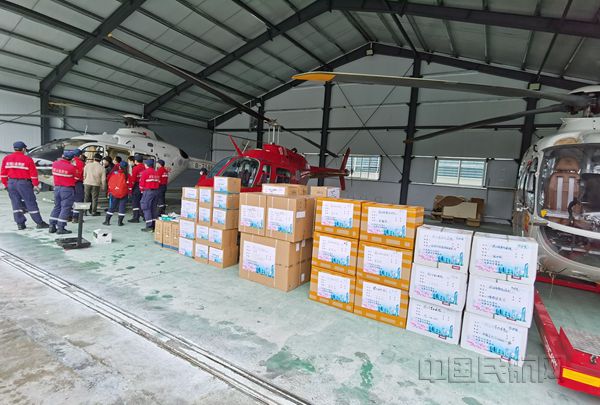 医用口罩、防护服、呼吸机等一批医疗用品送抵武汉_副本.jpg 医用口罩、防护服、呼吸机等一批医疗用品送抵武汉_副本.jpg