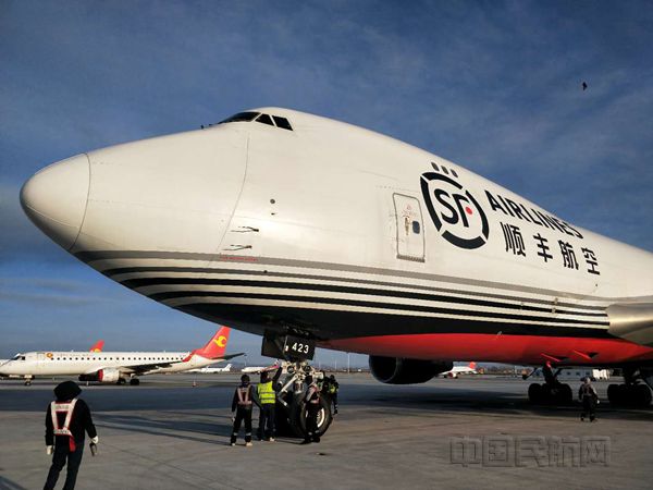 图1-顺丰航空在役最大机型B747-400ERF全面参与防疫物资运输任务。_副本.jpg